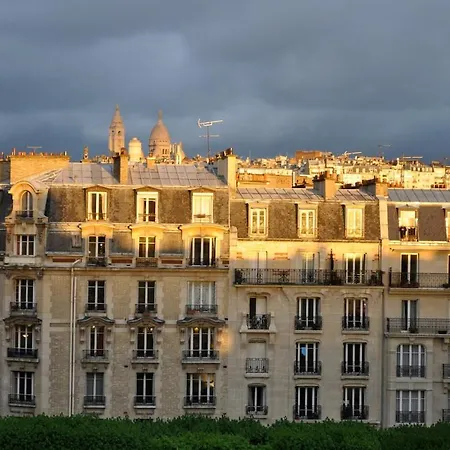 Haussmann-style Flat With Montmartre View Appartamento