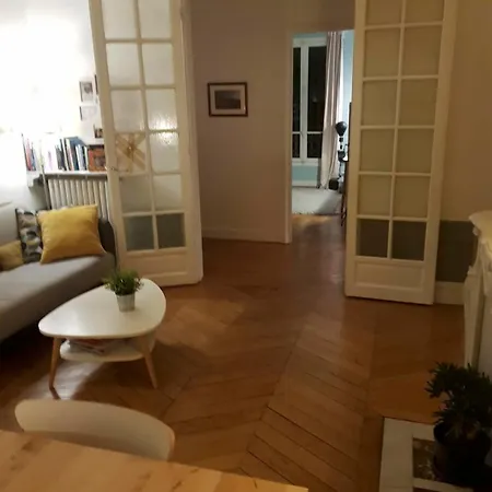 Haussmann-style Flat With Montmartre View Appartamento Parigi