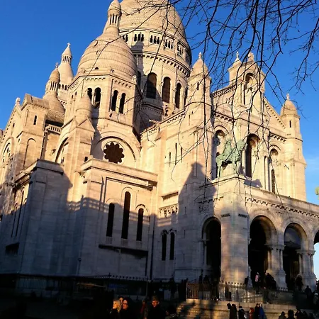 Haussmann-style Flat With Montmartre View * Parigi
